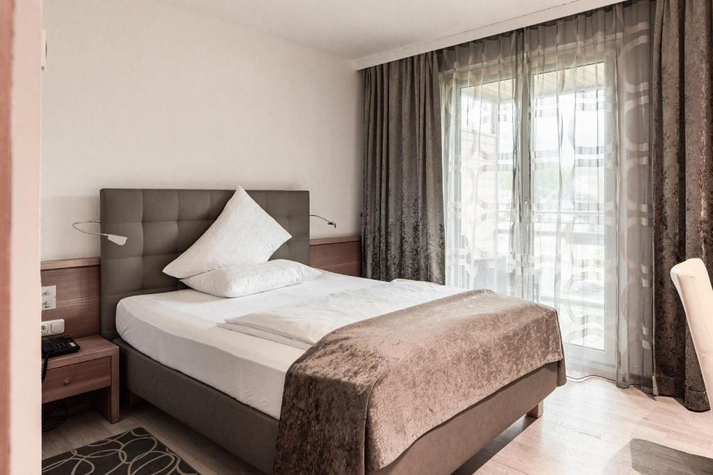 Stadthotel Goldenes Schiff Бад-Ишль Экстерьер фото