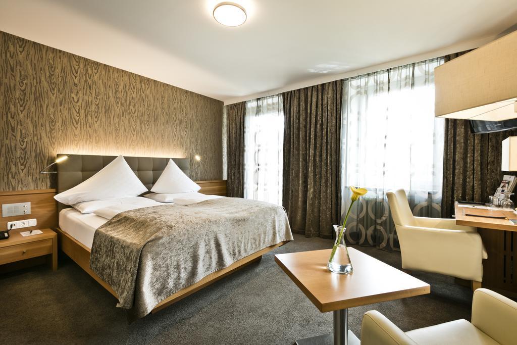 Stadthotel Goldenes Schiff Бад-Ишль Экстерьер фото