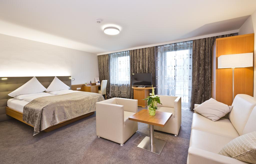 Stadthotel Goldenes Schiff Бад-Ишль Экстерьер фото