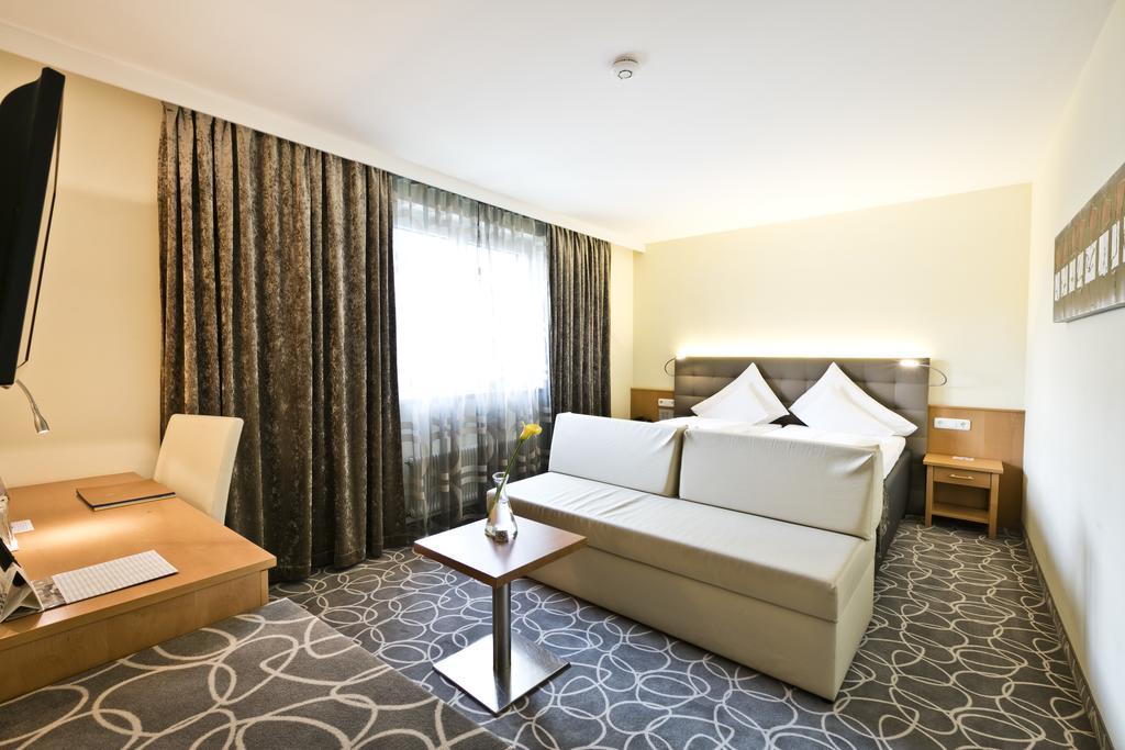 Stadthotel Goldenes Schiff Бад-Ишль Экстерьер фото