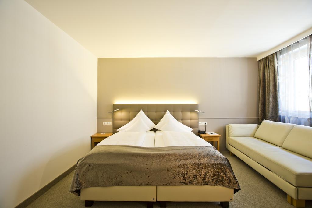 Stadthotel Goldenes Schiff Бад-Ишль Экстерьер фото